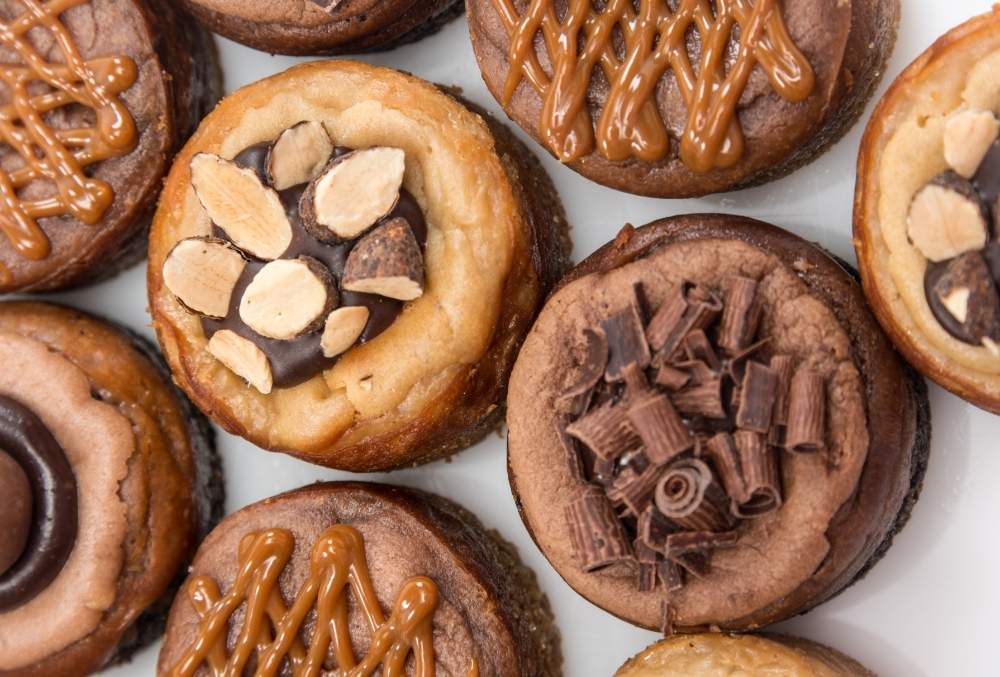 15 Delectable Chocolate Mini Cheesecake Recipes To Soothe Taste Buds