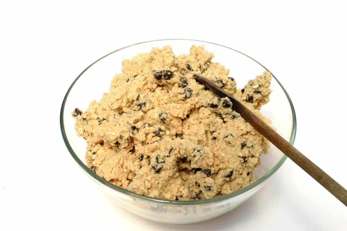 5 Methods To Fix Your Crumbling Cookie Dough And The Reasons Why It Happens
