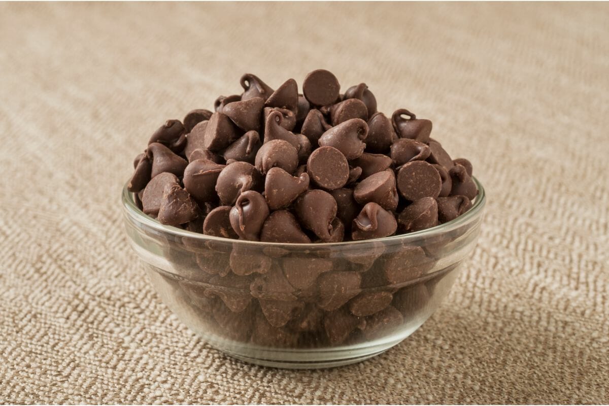How Many Chocolate Chips Are Needed To Fill A Cup? Including Jumbo, Mini And More
