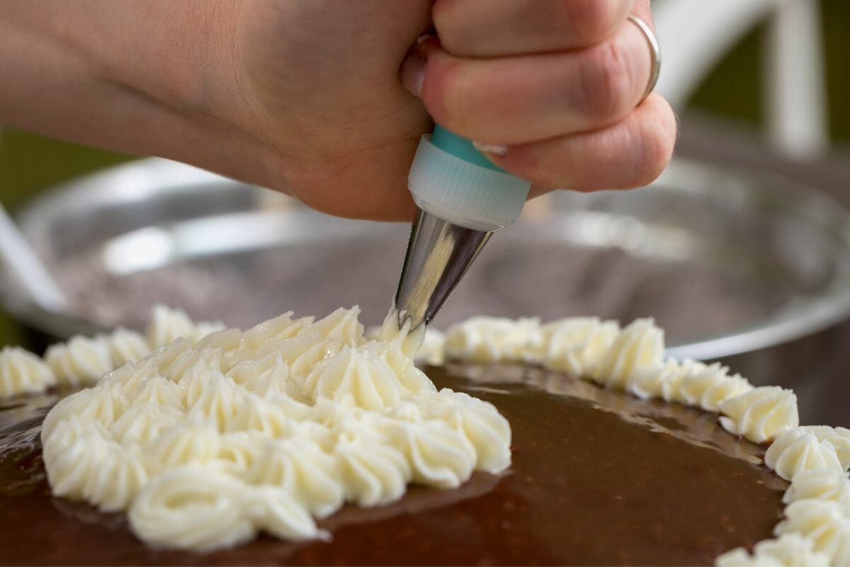 5 Tasty Ways To Make Frosting Without Butter
